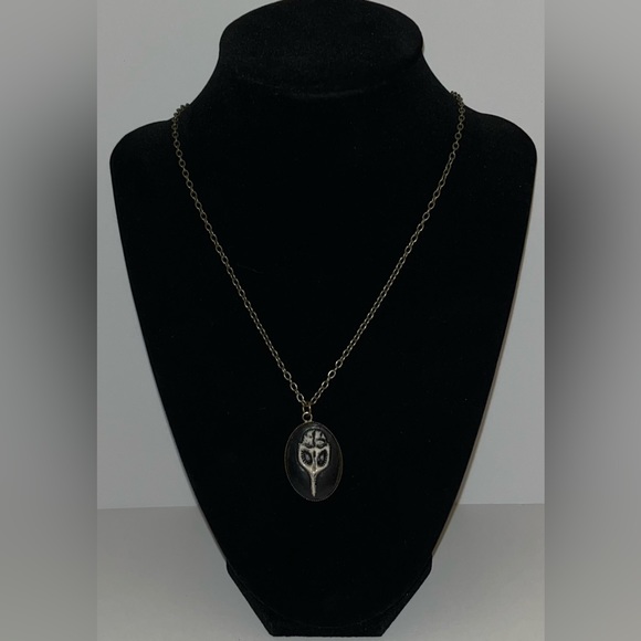 Necklace - Picture 3 of 8